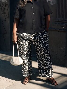 WRAY Wide Leg Pull On Luna Pant in Ink Daisy 100% Cotton